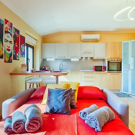 Frida Nuovo Luminoso Con Vista Aperta E Parcheggio Economico Vicino Apartman Trieszt